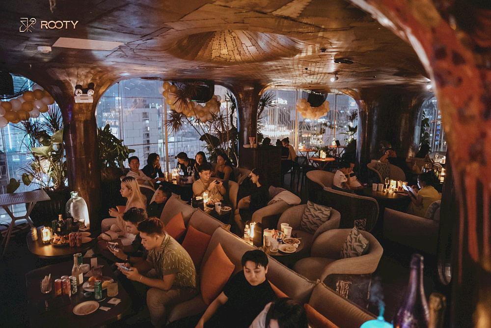 As night falls, Rooty transforms into a serene retreat, its warm lighting and soulful tunes wrapping the space in a cozy, relaxing embrace